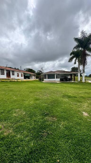 Finca Con Vistas Al Lago Calima Villa Exterior photo